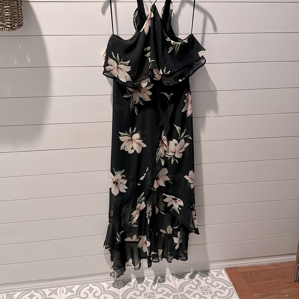 Lulu’s Di one Desire Black Floral Print Halter Midi Dress size Medium NWT